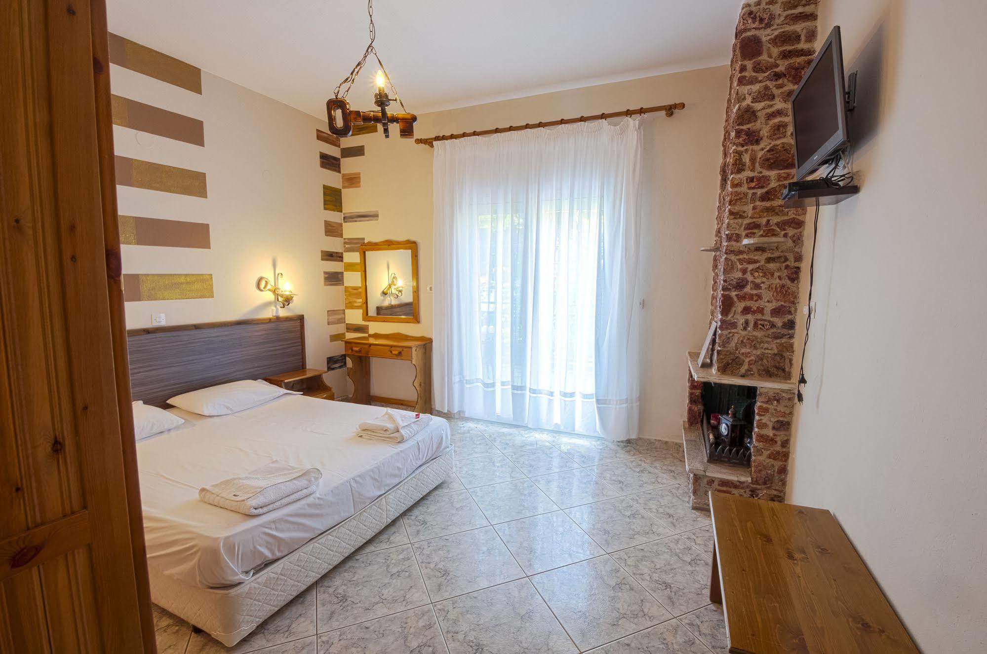 Petra Mare Apartment Thimonia Екстериор снимка